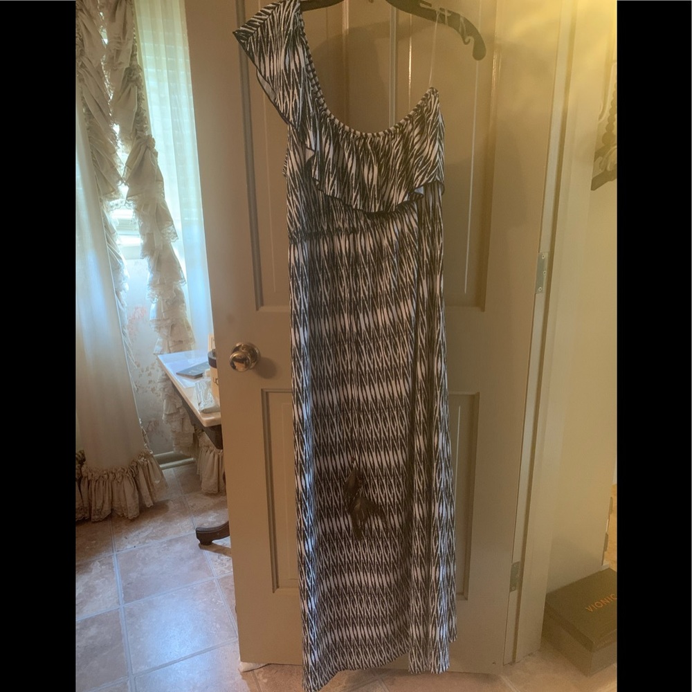 One shoulder black and white Maxi Dress